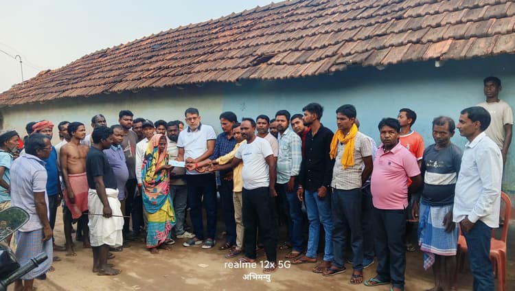 महेश्वर राणा के परिजनों को पूर्व मंत्री ने किया आर्थिक सहयोग