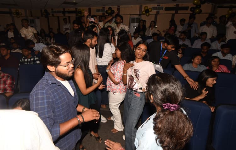 अपनी कला व हुनर का एलएनएमआइ के छात्रों ने किया शानदार प्रदर्शन