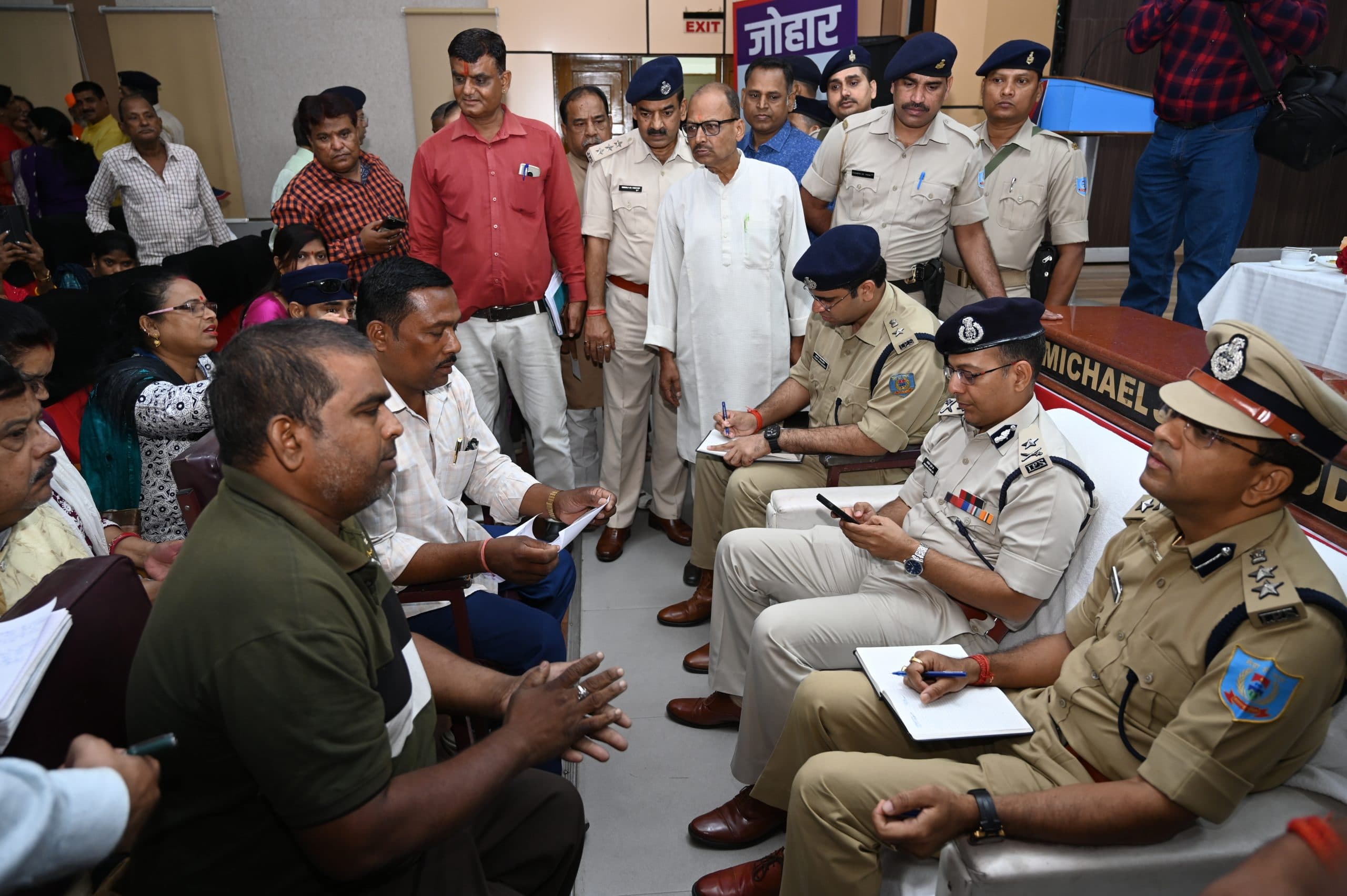 Jamshedpur News : सर मेरे भाई व भतीजी को कुचलने वाले ट्रेलर का अब तक नहीं चला पता, न्याय दिलायें