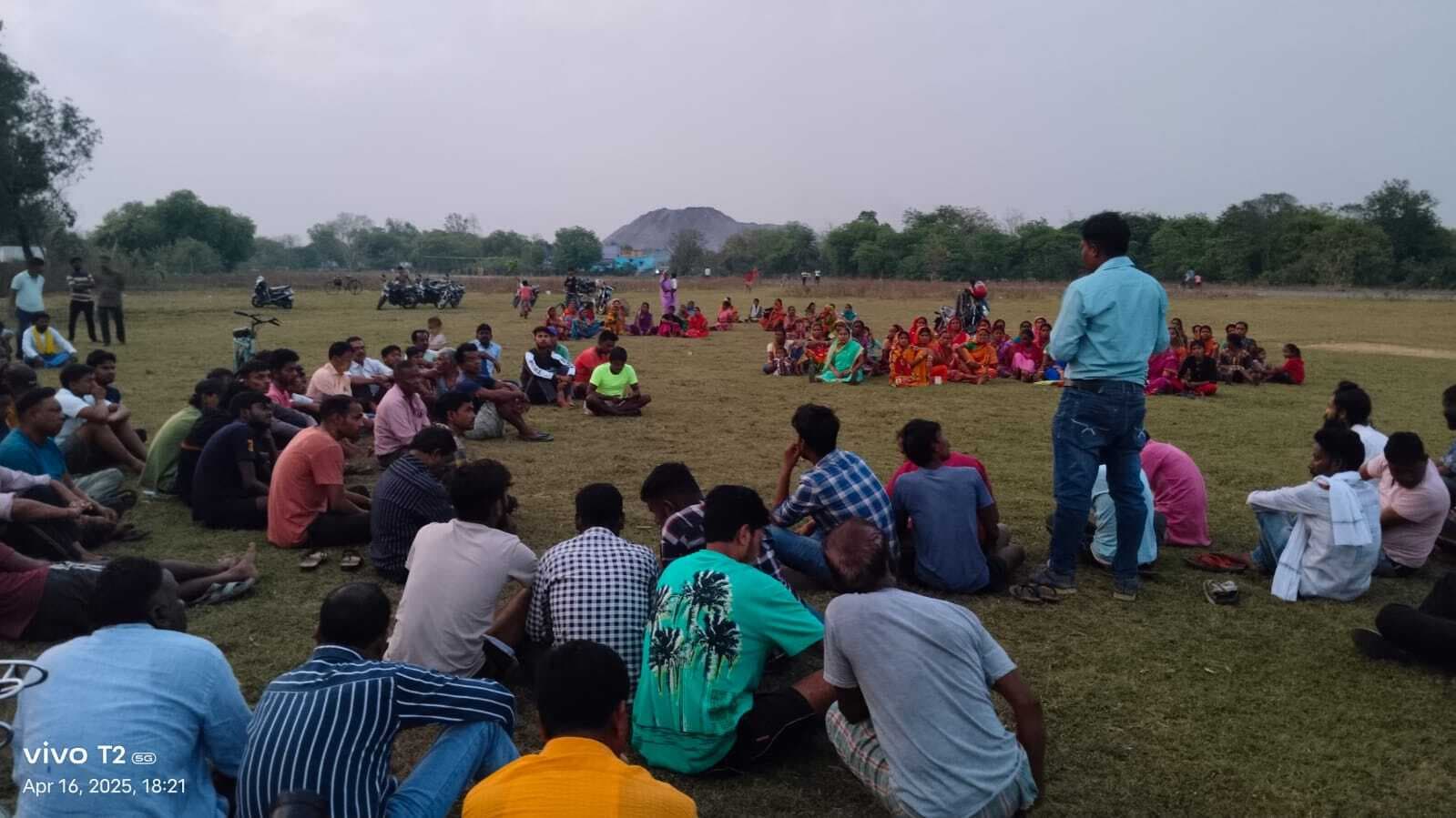 Dhanbad News: ग्रामीणों का विरोध, नहीं हुई दरार की भराई