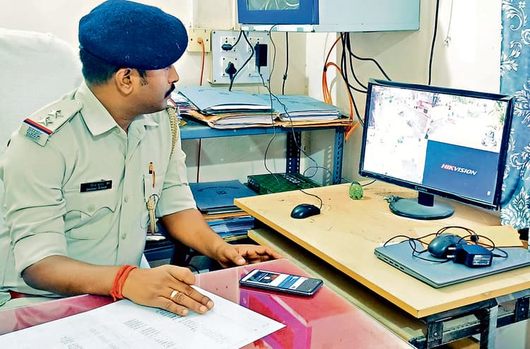 seraikela kharsawan news: खरसावां में अपराध पर अंकुश लगाने के लिए 14 सीसीटीवी कैमरे लगे