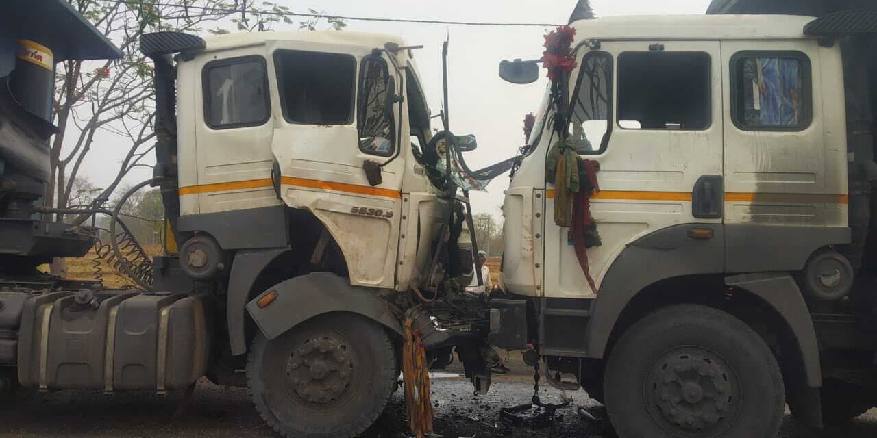 हाइवा से टकराकर टेलर क्षतिग्रस्त, चालक घायल