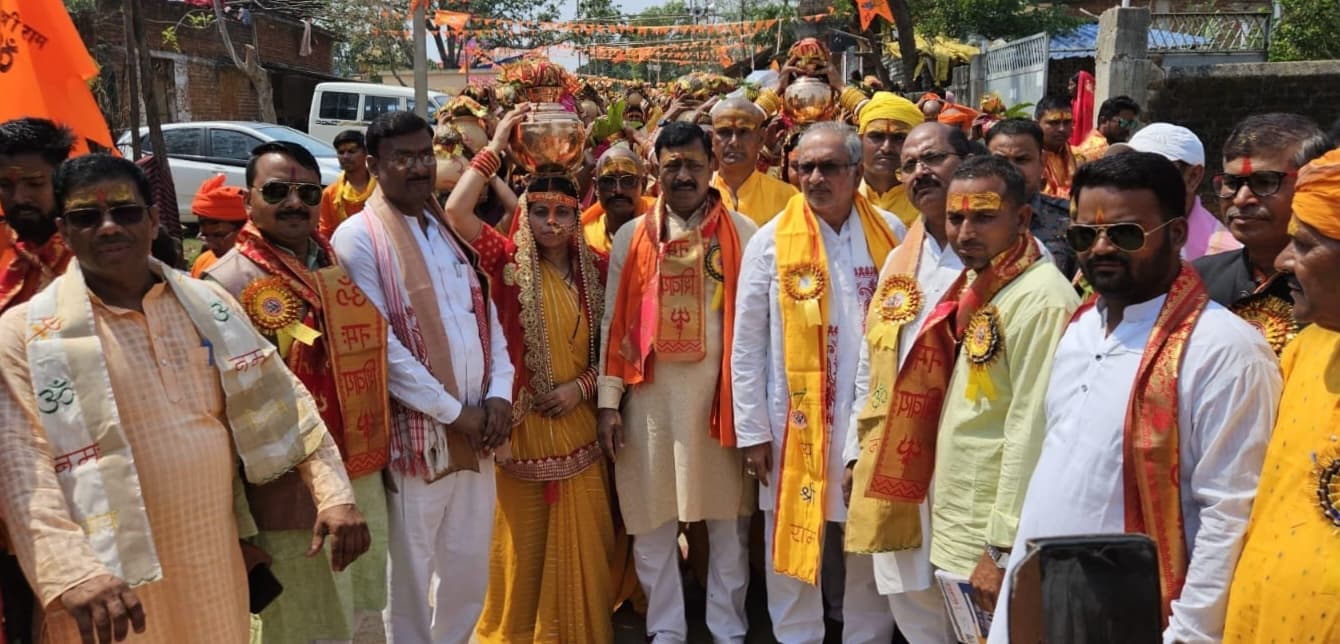 डुमरडीह में श्री श्री 1008 रुद्र महायज्ञ को लेकर कलश यात्रा