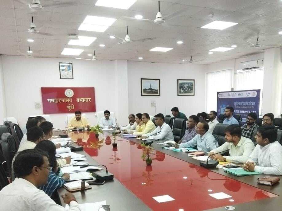 लंबित योजनाओं को जल्द करें पूरा : उपायुक्त