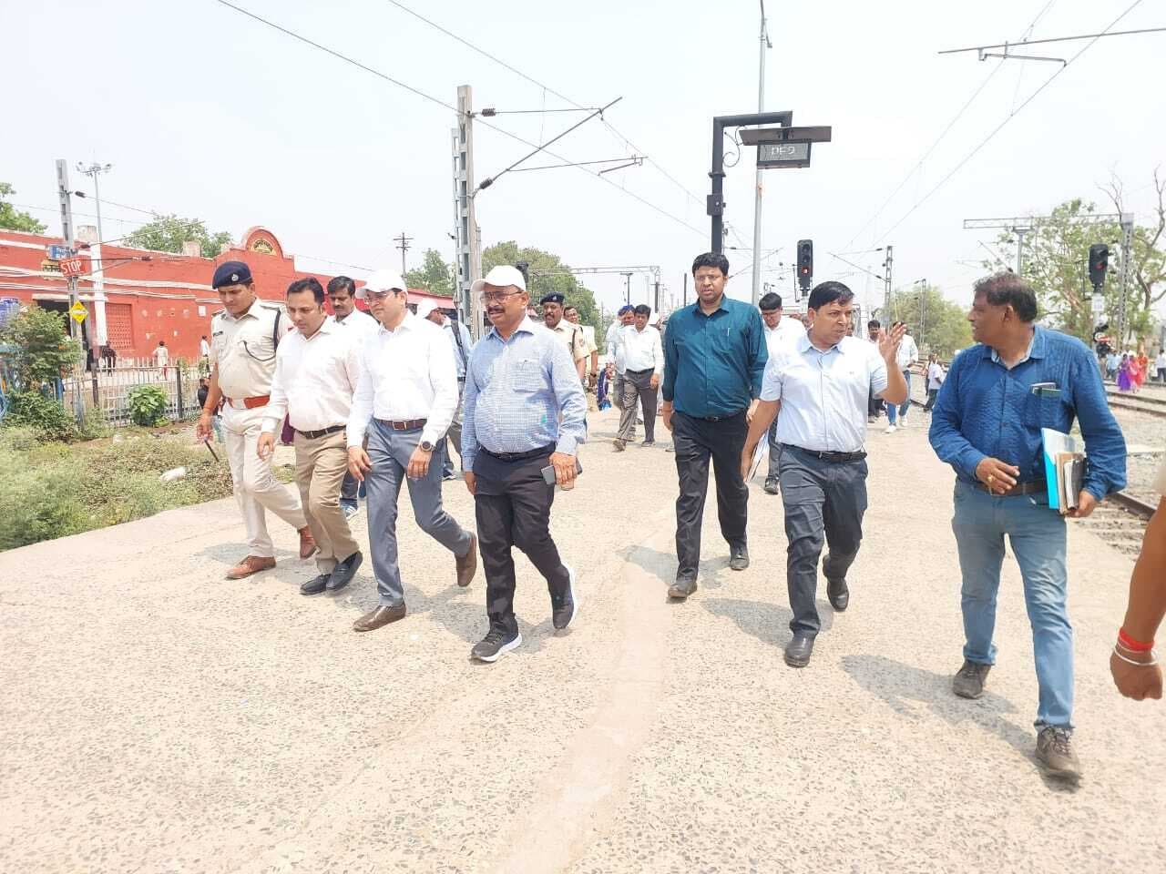 डीआरएम ने लखीसराय स्टेशन पर हो रहे निर्माण कार्य का लिया जायजा