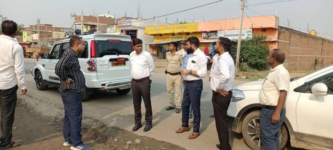 बिहिया-बिहटा स्टेट हाइवे पर लग रहे जलजमाव को लेकर अधिकारियों ने किया निरीक्षण