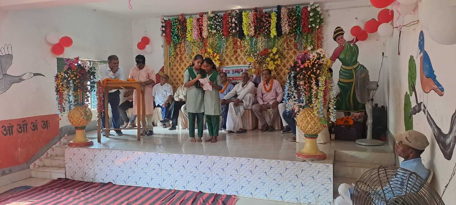 Deoghar news : विदाई समारोह का आयोजन कर सेवानिवृत्त शिक्षकों को किया गया सम्मानित