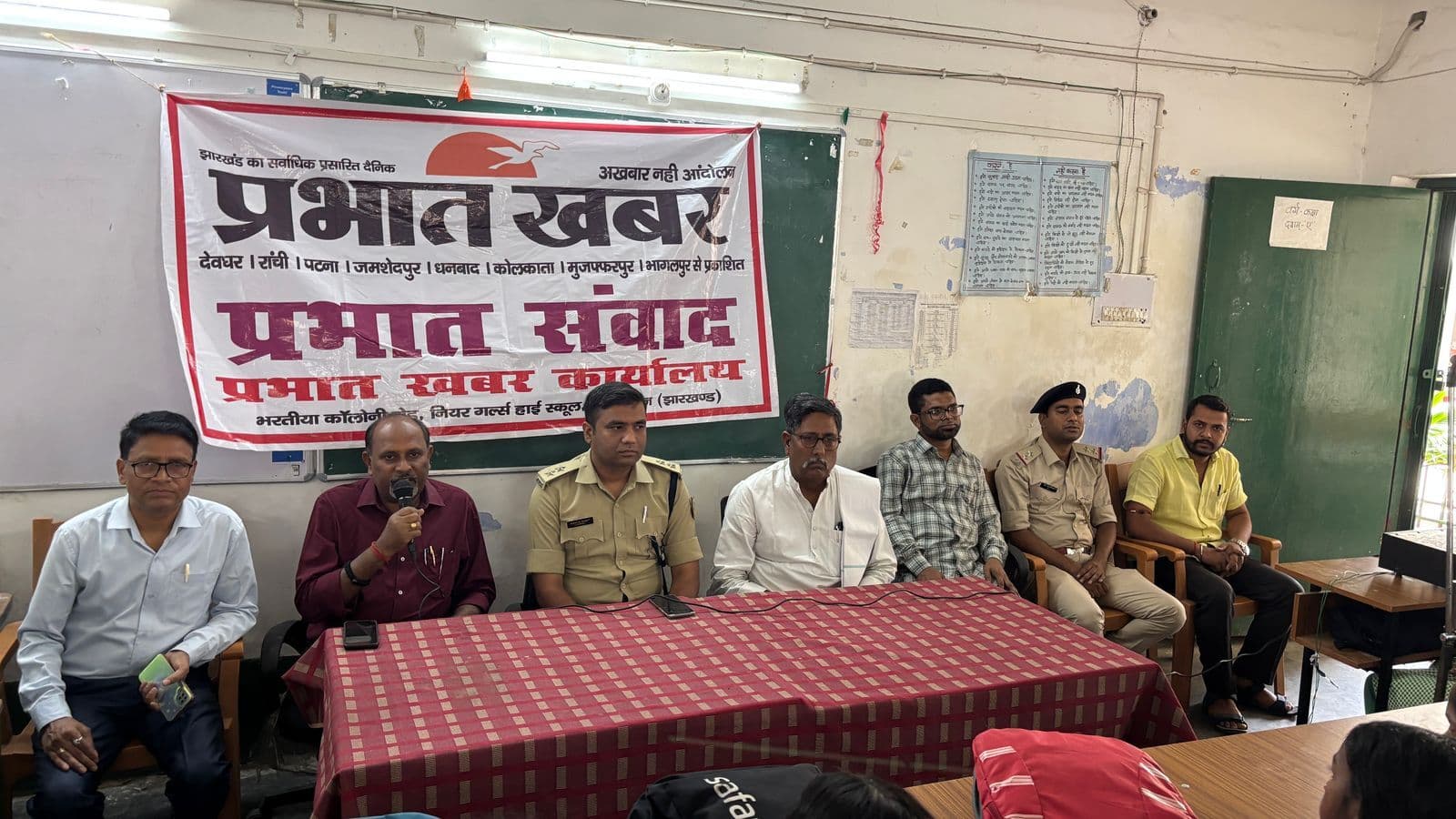 मोबाइल के इस्तेमाल में अनुशासन जरूरी, एक दिन का रखें डिजिटल उपवास