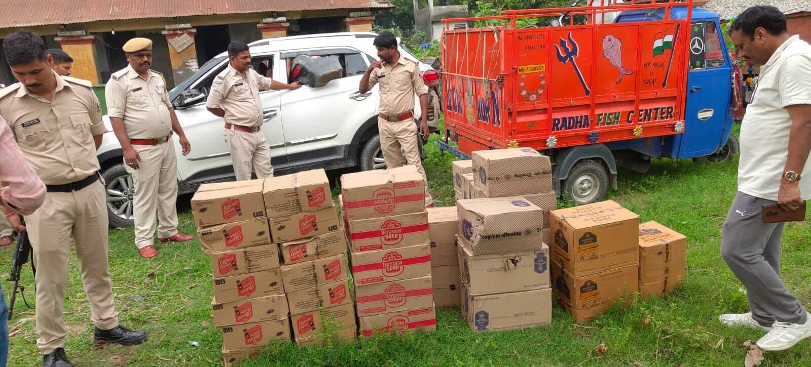 भारी मात्रा में विदेशी शराब बरामद, तस्कर फरार