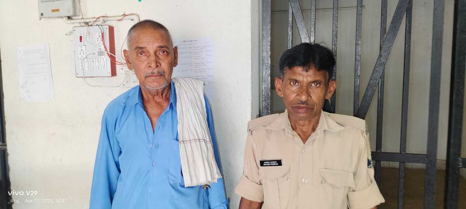 देसी शराब के साथ तस्कर गिरफ्तार, भेजा जेल