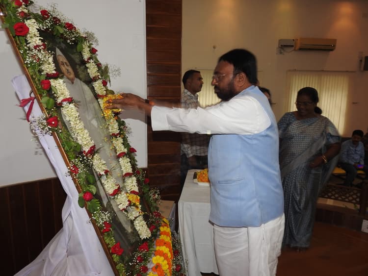 deoghar news : समाजसेवा के प्रतीक पं विनोदानंद झा को देवघरवासियों ने किया याद