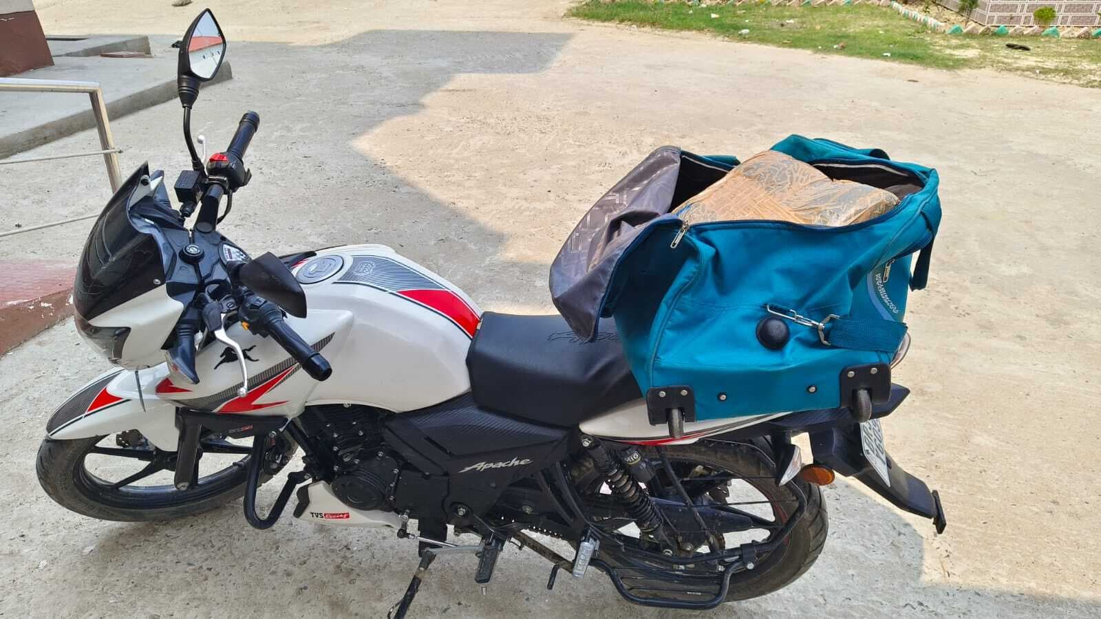 Madhubani News : वाहन चेकिंग के दौरान साढ़े चार किलो गांजा जब्त, तस्कर फरार