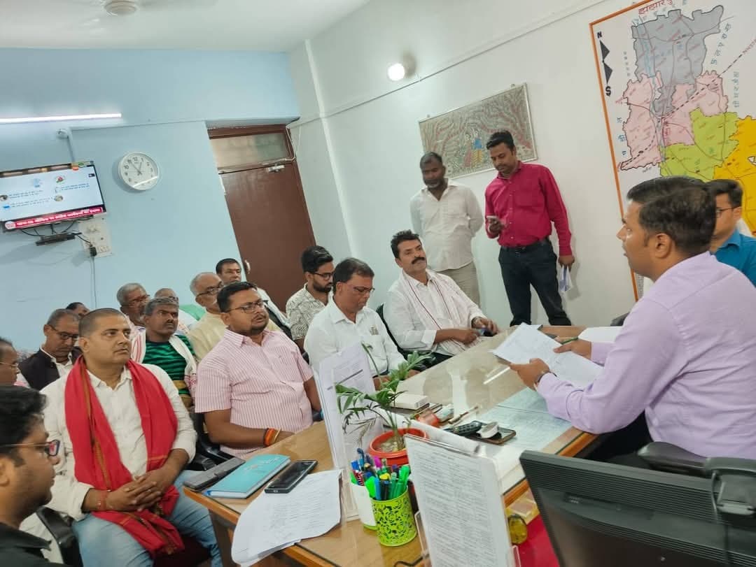 Madhubani News : एसडीएम ने राजनीतिक दलों के साथ बैठक में मतदाता सूची पर की चर्चा