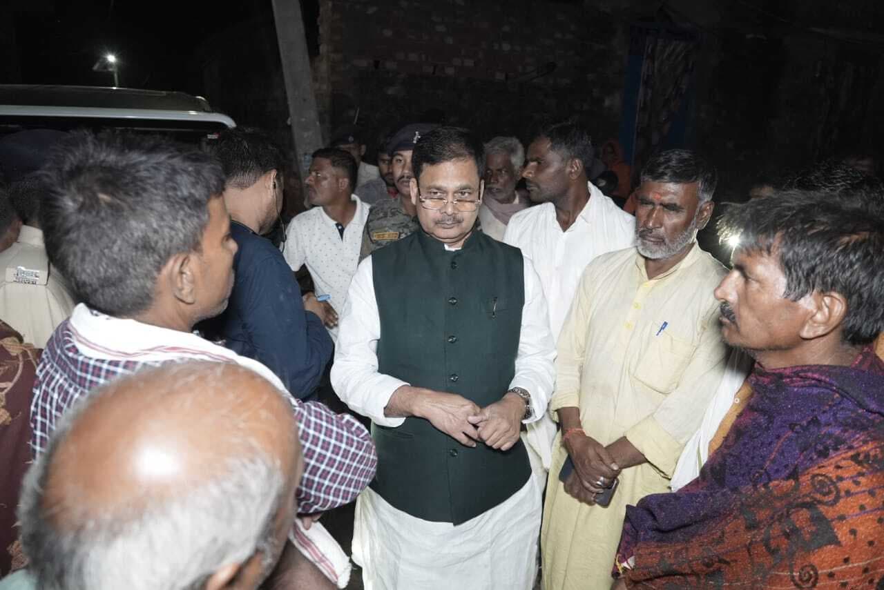 Motihari :आंधी से ई रिक्शा पलटा, दबने से महिला की मौत