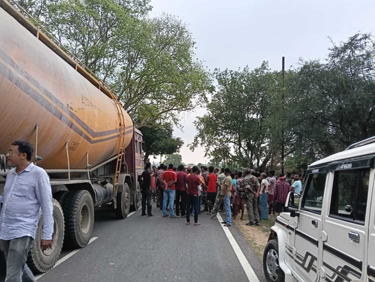 जेएमएम कार्यकर्ता की मौत पर ग्रामीणों ने किया सड़क जाम