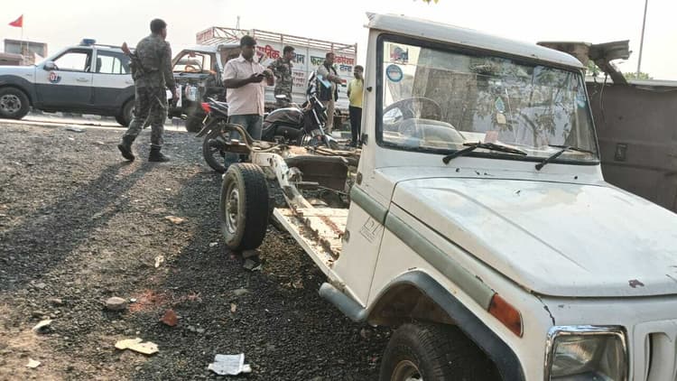 बोलेरो की चोरी कर गैरेज में बनवा रहा था पिकअप, पुलिस ने जब्त किया