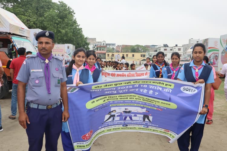 मतदाता जागरूकता अभियान को लेकर निकली रैली, वोटरों को किया जागरूक
