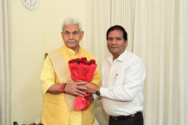 डॉ शैलेश कुमार ने जम्मू व कश्मीर के उपराज्यपाल मनोज सिन्हा से की मुलाकात