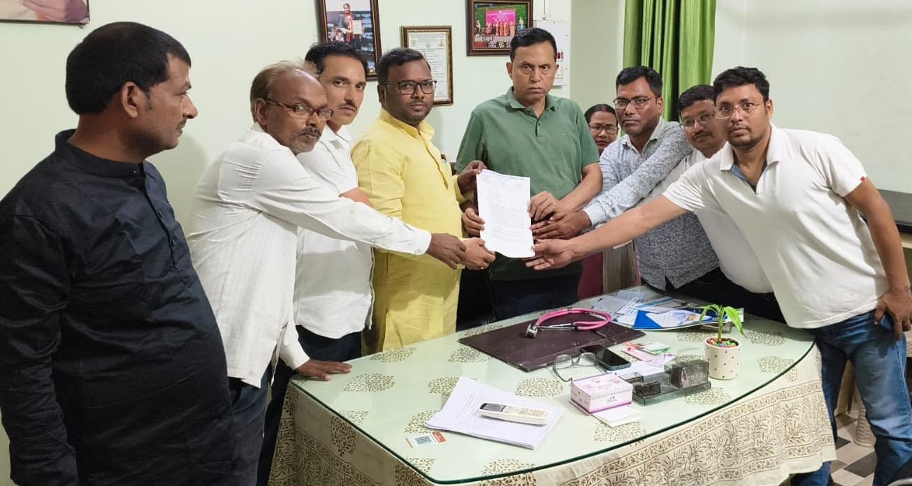 शिक्षकों की समस्याओं को ले विधान पार्षद से मिला संघ का शिष्टमंडल