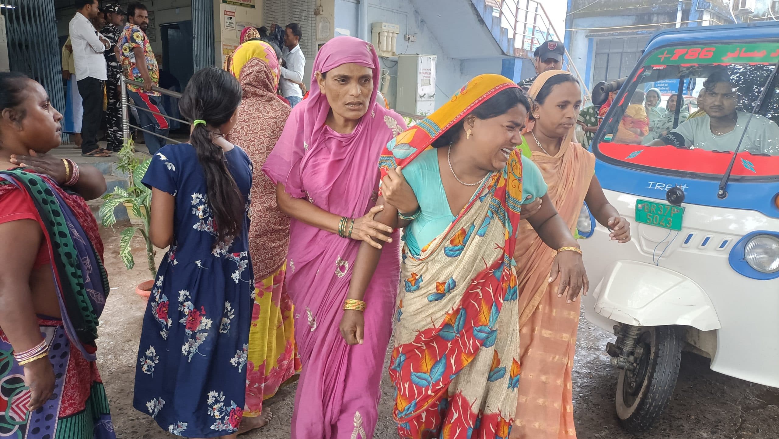 ट्रैक्टर की टक्कर से बाइक सवार की युवक की मौत