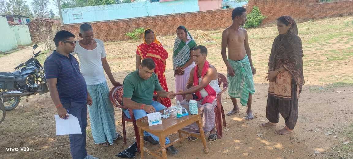 देपीपुर में मलेरिया जांच के लिए किया गया ब्लड सैंपल