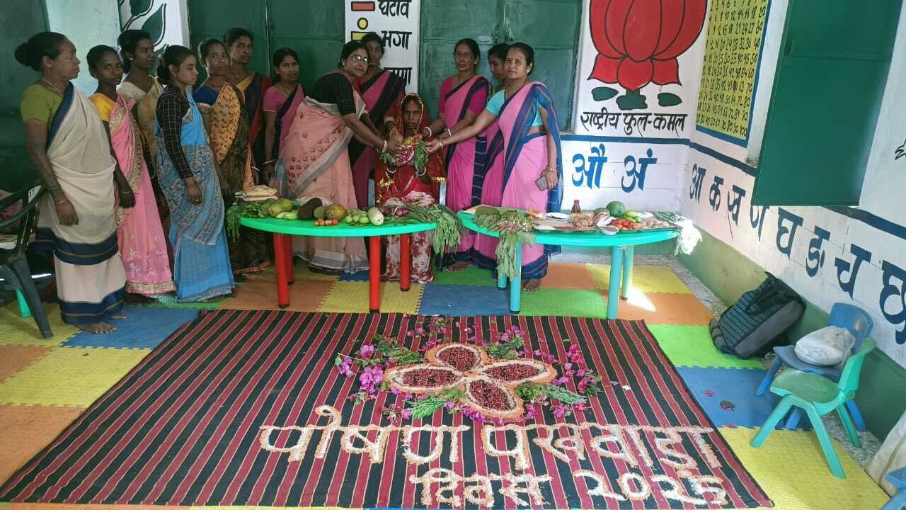 सेविकाओं ने लगायी फल व सब्जियों की प्रदर्शनी, महिलाओं को किया जागरूक