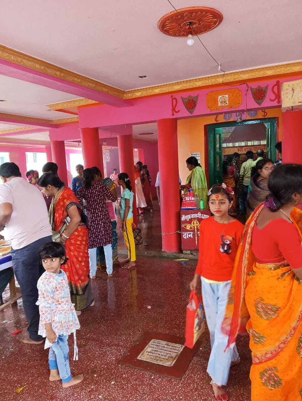 शुक्रवासिनी मंदिर में 10 हजार से अधिक भक्तों ने की पूजा अर्चना