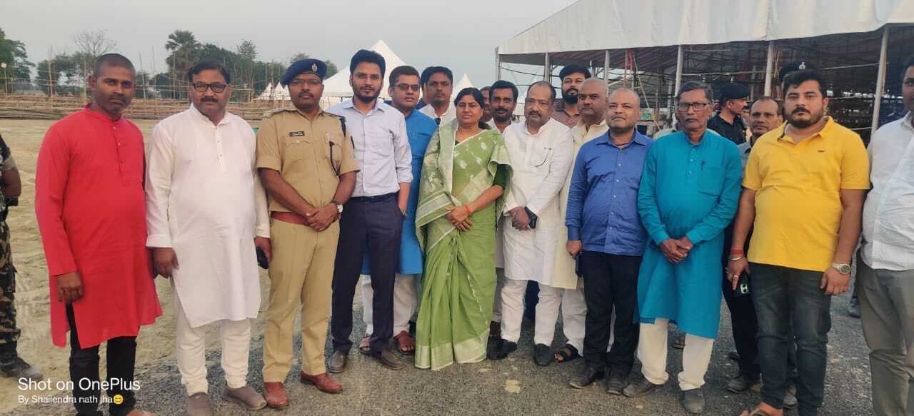 Madhubani News : प्रभारी मंत्री ने सभास्थल पर अधिकारियों संग की बैठक