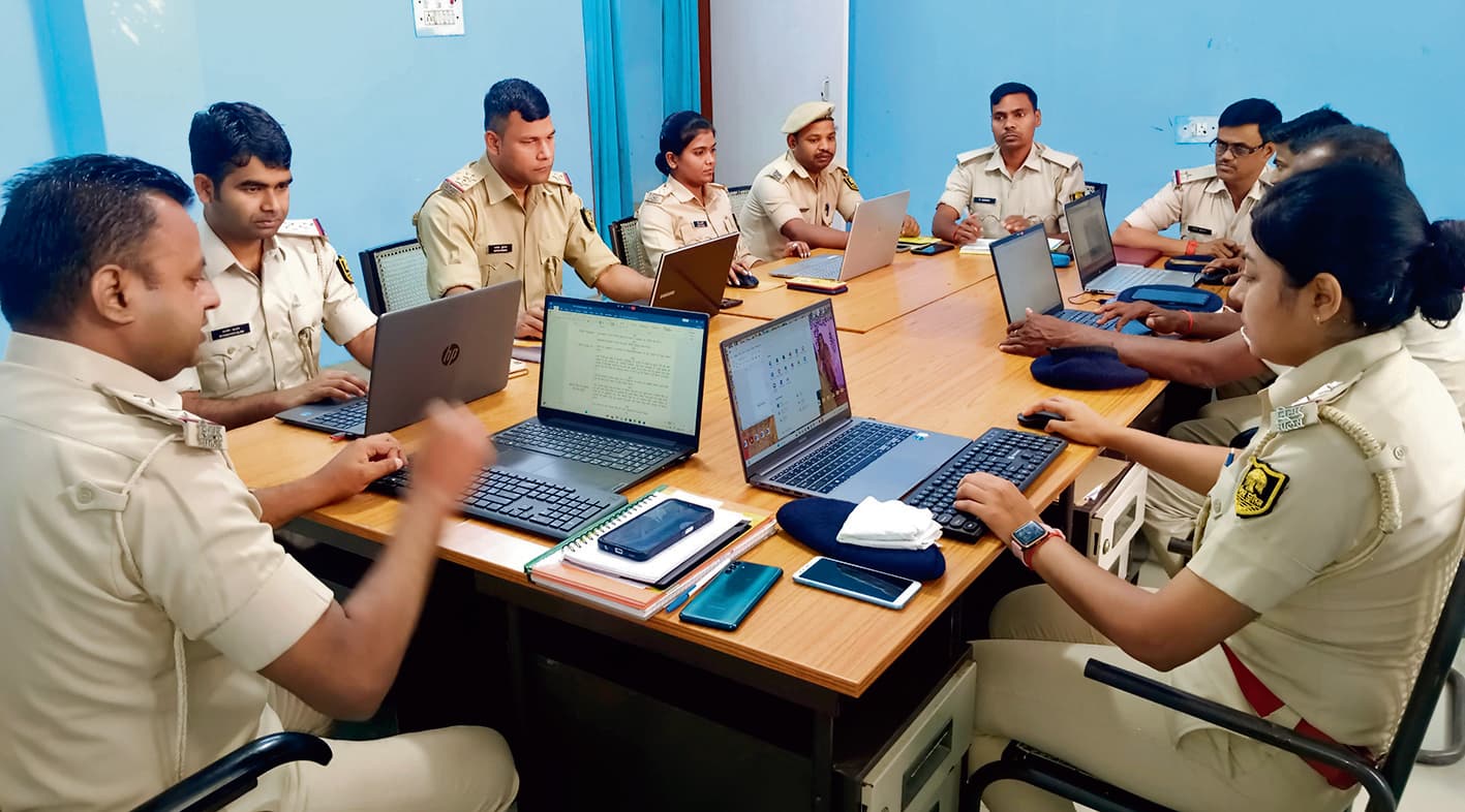 कुर्था थाने में पदस्थापित अधिकारी सीख रहे हैं डिजिटल अनुसंधान के गुर