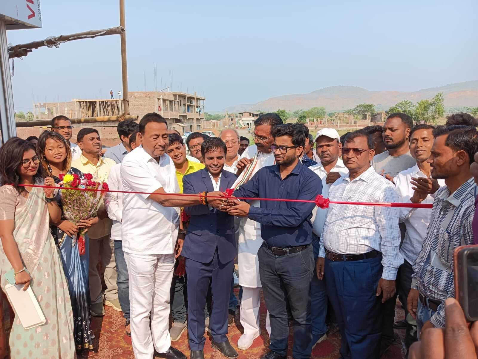 रॉयल इंटरनेशनल स्कूल का पदाधिकारियों ने किया शुभारंभ