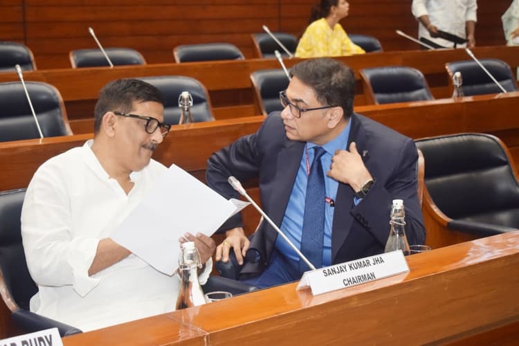 दरभंगा एयरपोर्ट को अंतरराष्ट्रीय हवाई अड्डा बनाये जाने को लेकर दिल्ली में बैठक