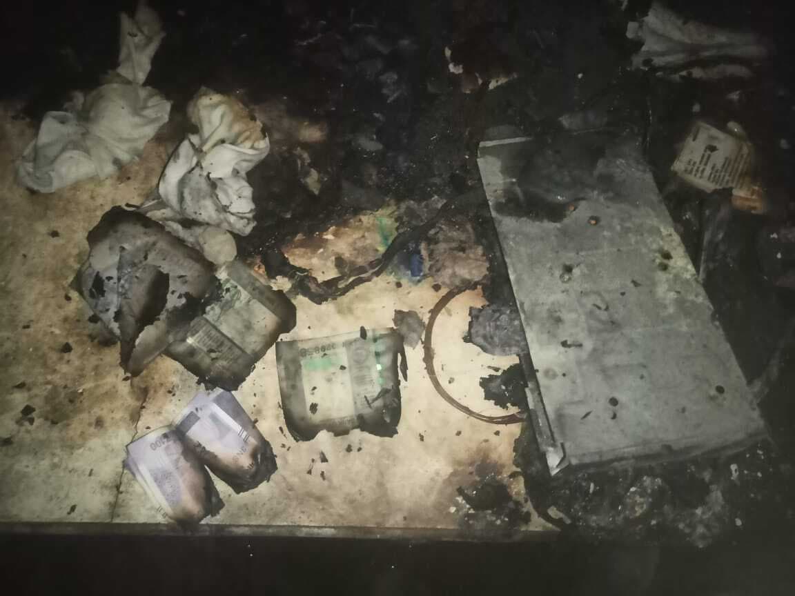 Bokaro News : शॉर्ट सर्किट से घर में लगी आग, ढाई लाख का सामान जला