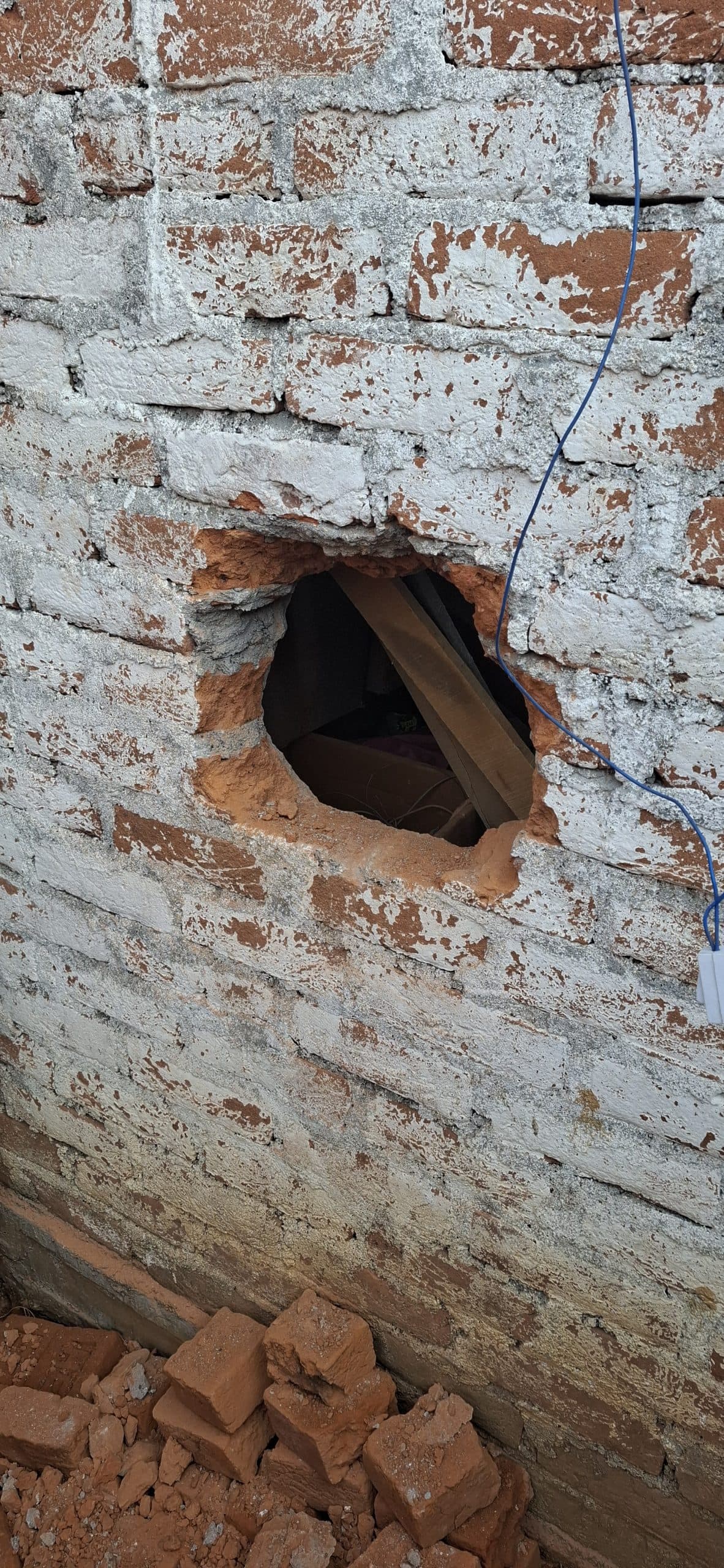 Giridih News :दुकान में सेंधमारी कर एक लाख से अधिक की संपत्ति की चोरी