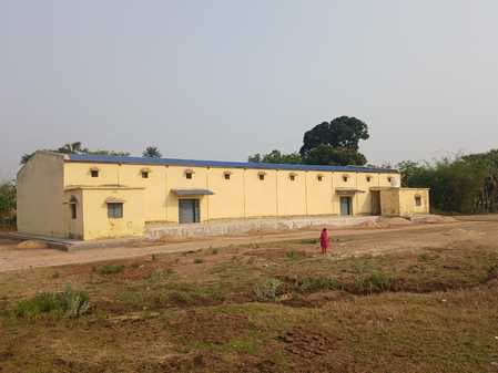 चार साल से उदघाटन के बिना बदहाल पड़ा है पैक्स गोदाम
