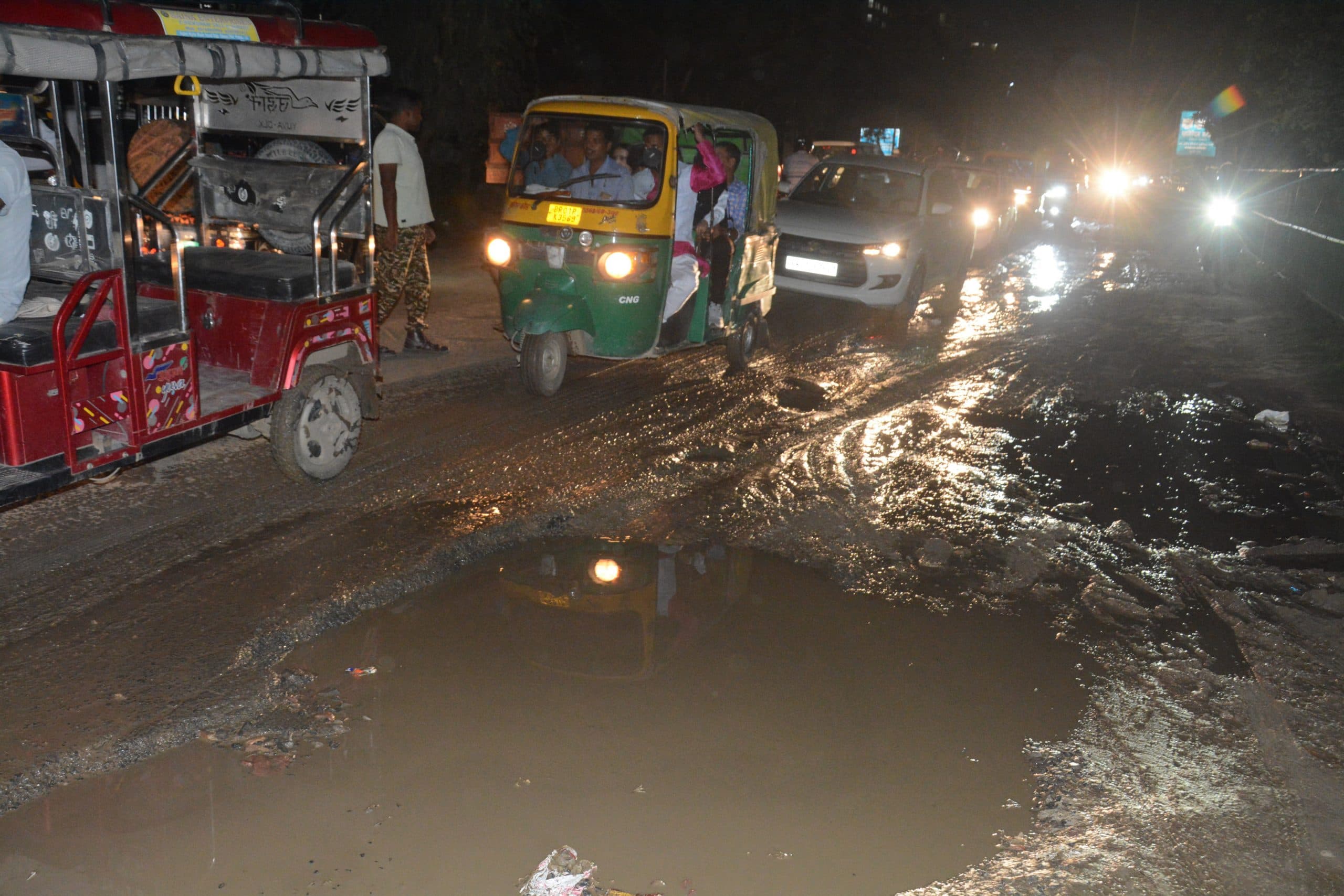 Patna News : हल्की बारिश ने भी बढ़ायी शहर की परेशानी