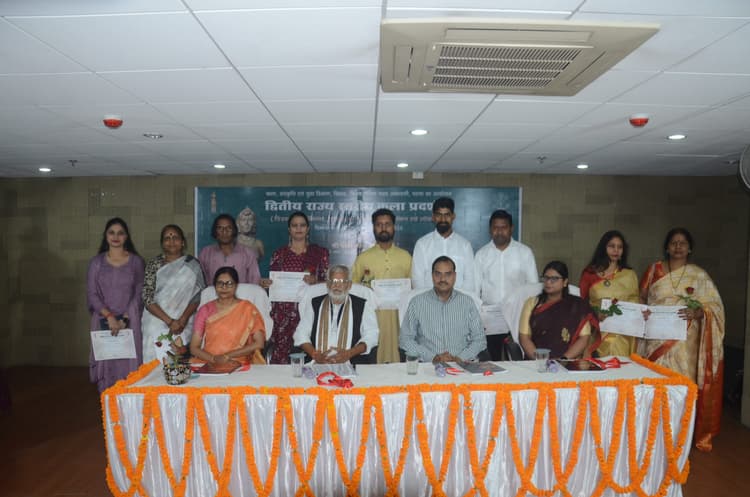 द्वितीय राज्य स्तरीय कला प्रदर्शनी की हुई शुरुआत, कलाकारों को मिला सम्मान