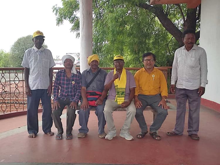 Jamshedpur News : माझी बाबा संविधान व कानून का उल्लंघन कर मानवाधिकार का हनन कर रहे : सोनाराम सोरेन