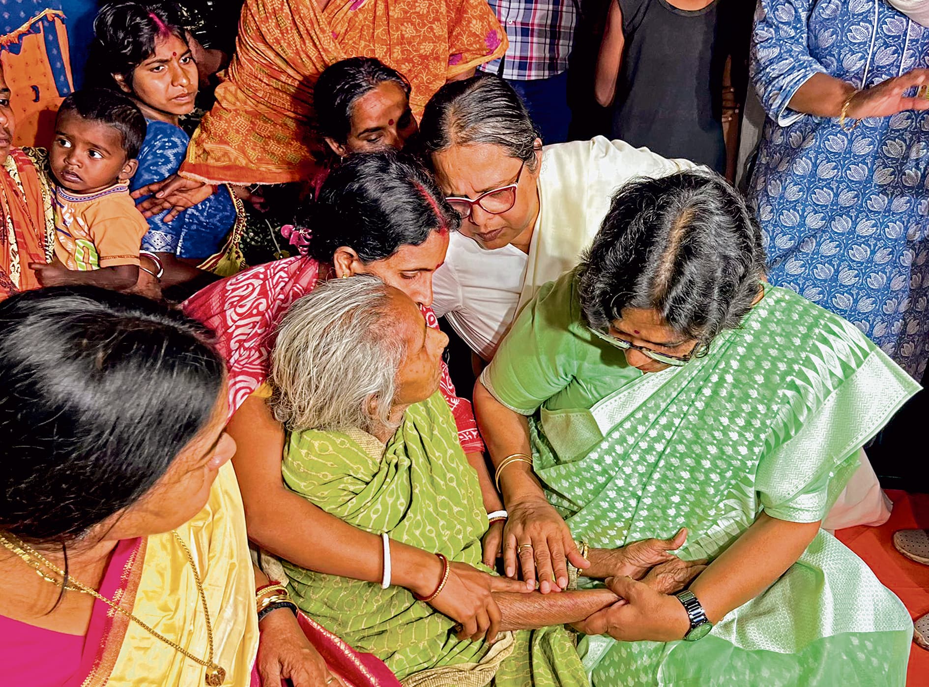एनएचआरसी व एनसीडब्ल्यू के सदस्य भी राहत शिविरों में रह रहे हिंसा पीड़ितों से मिले, दी सांत्वना
