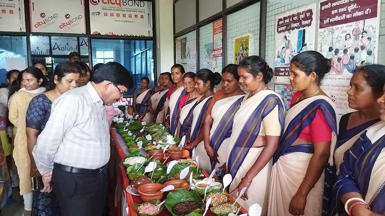 जिलास्तरीय व्यंजन प्रतियोगिता में मुरहू प्रथम