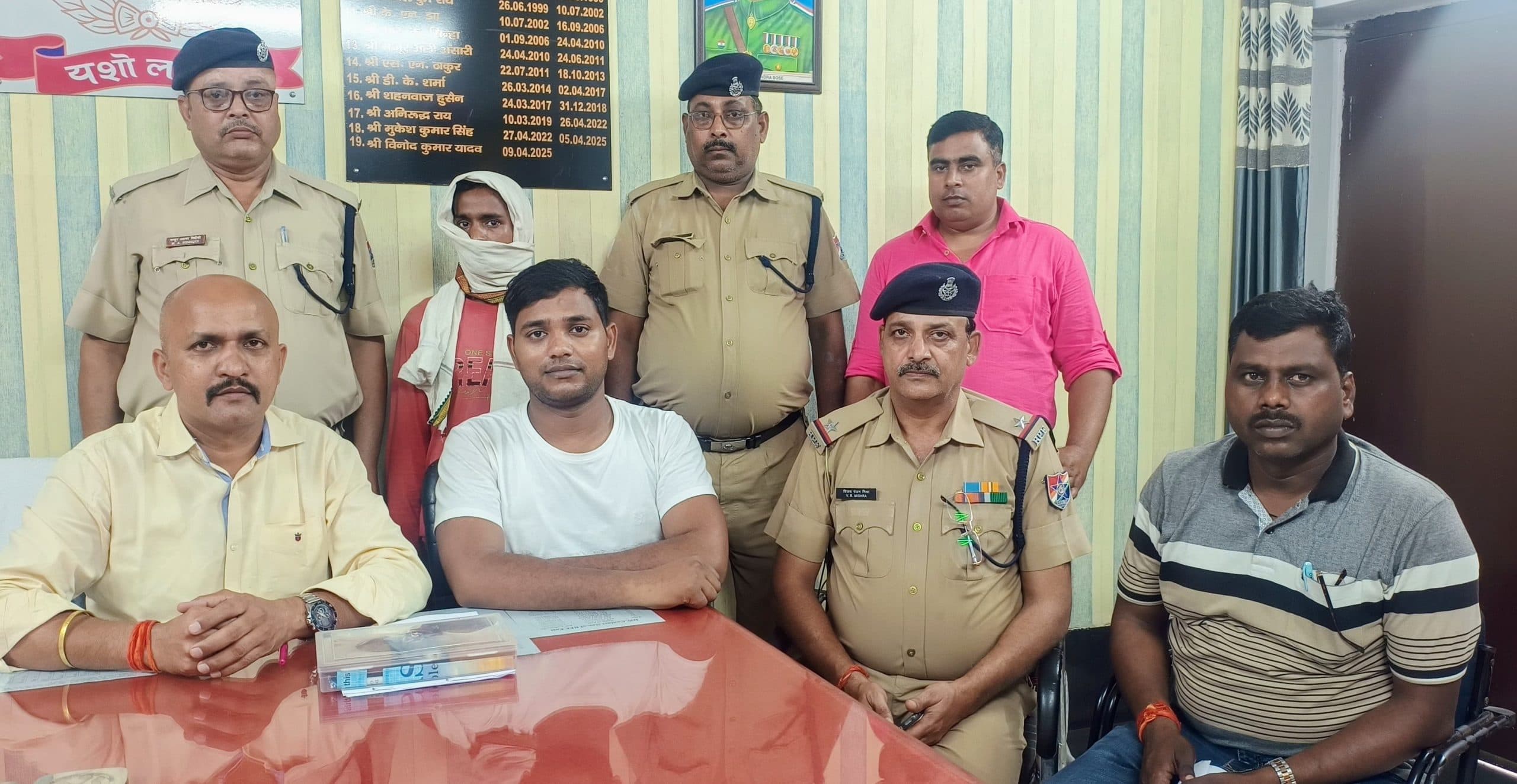 Saran News : जंक्शन से चोरी के सामान के साथ चोर गिरफ्तार