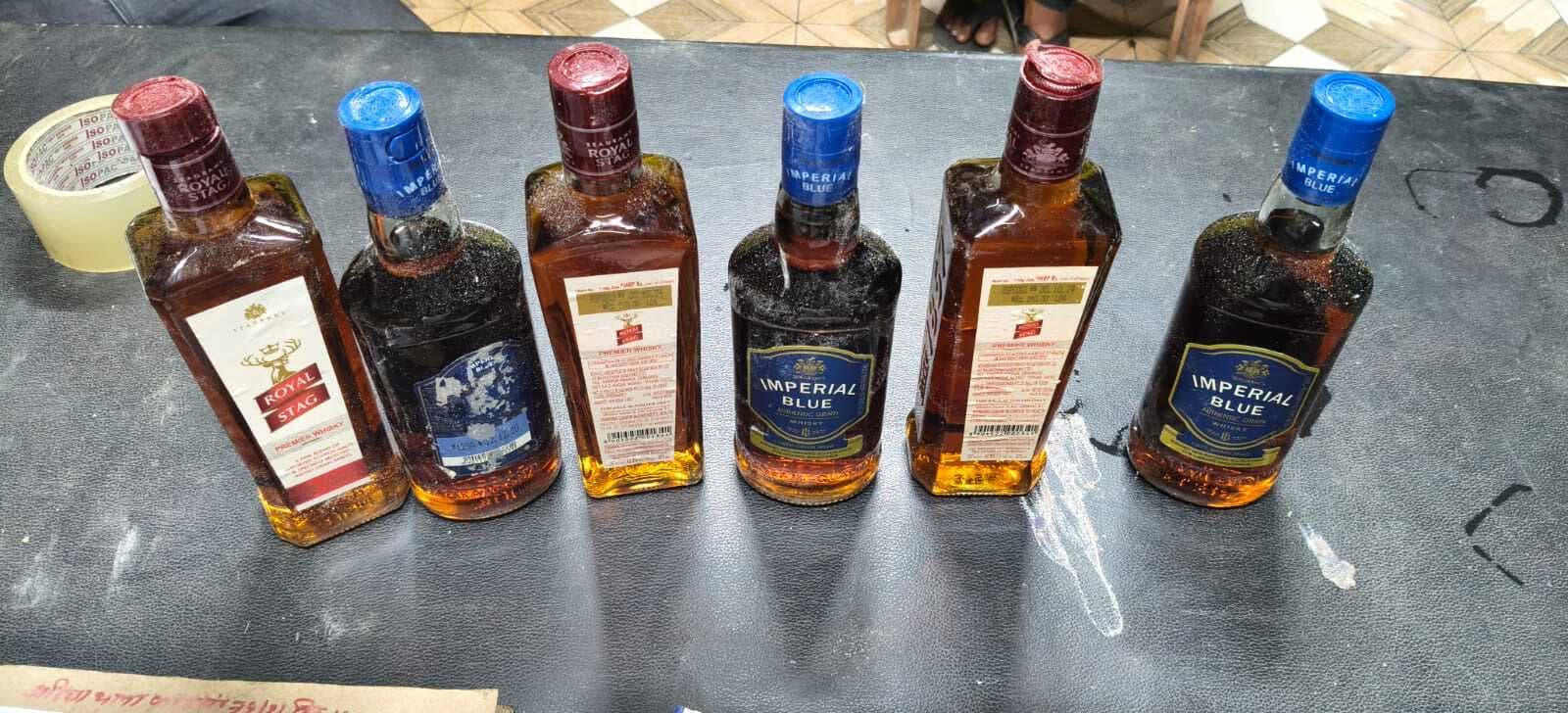 384 बोतल विदेशी शराब बरामद, तस्कर फरार