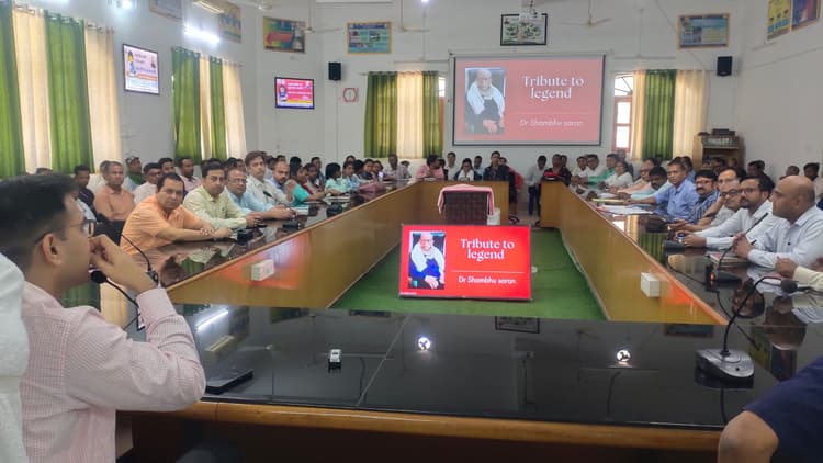 Motihari : डीएम सहित चिकित्सक व अधिकारियों ने सीखा सीपीआर के गुर