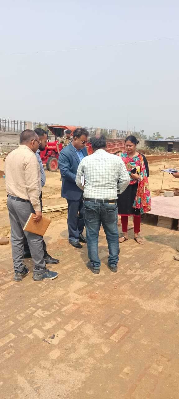 इंजीनियरिंग कॉलेज के निर्माणाधीन छात्रावास का डीएम ने निरीक्षण