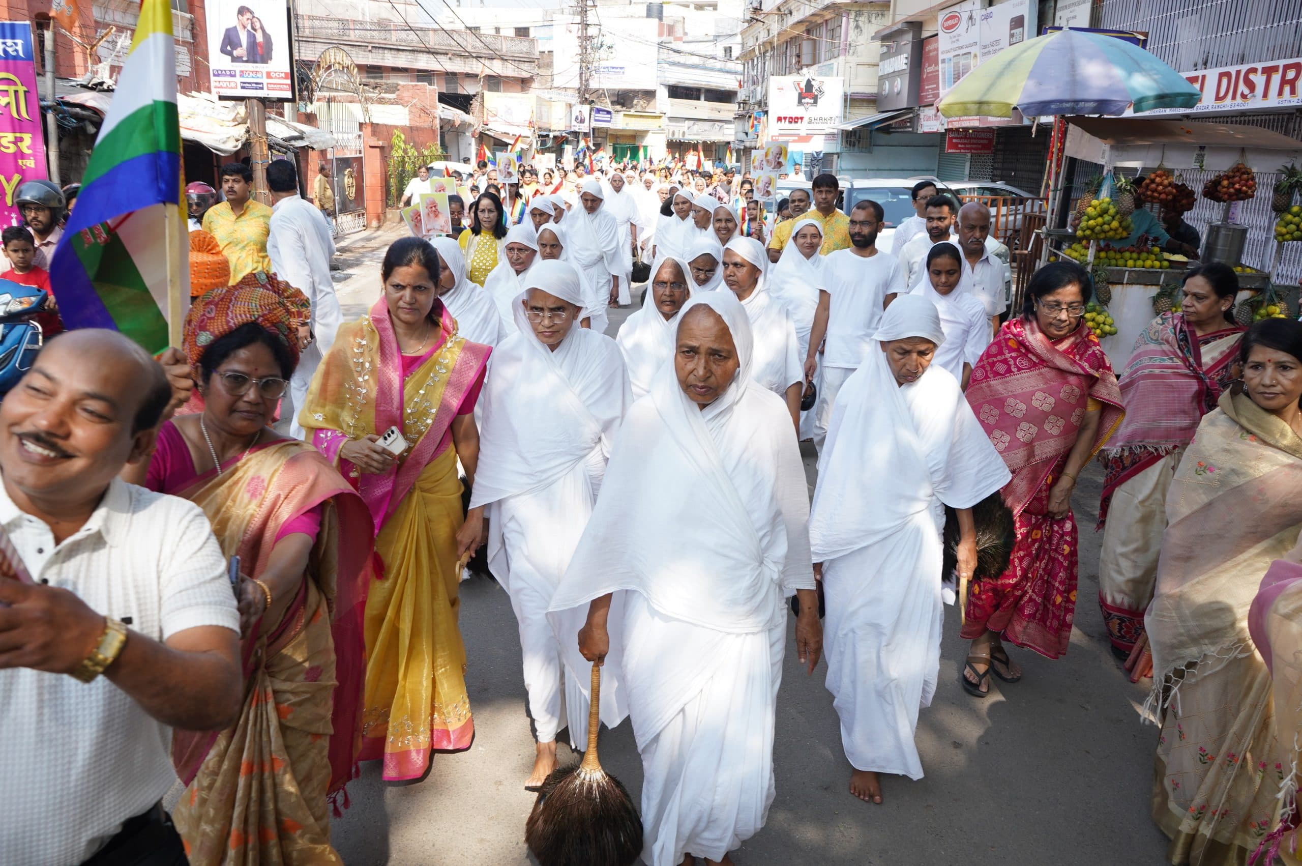 Ranchi News : प्रात:काल भगवान का दर्शन व स्वाध्याय करें