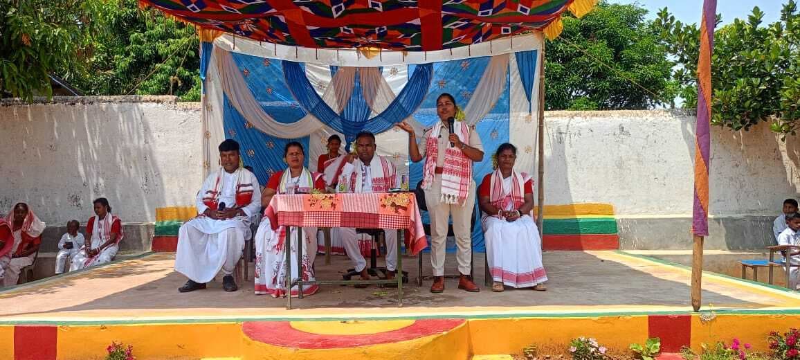 स्कूल में मना प्रकृति पर्व सरहुल