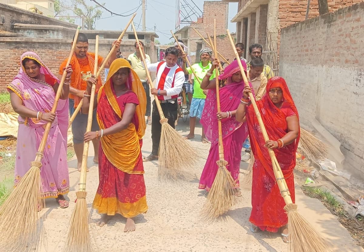 Madhubani News : पांच दिवसीय स्वच्छता अभियान के दूसरे दिन की गई विशेष साफ सफाई