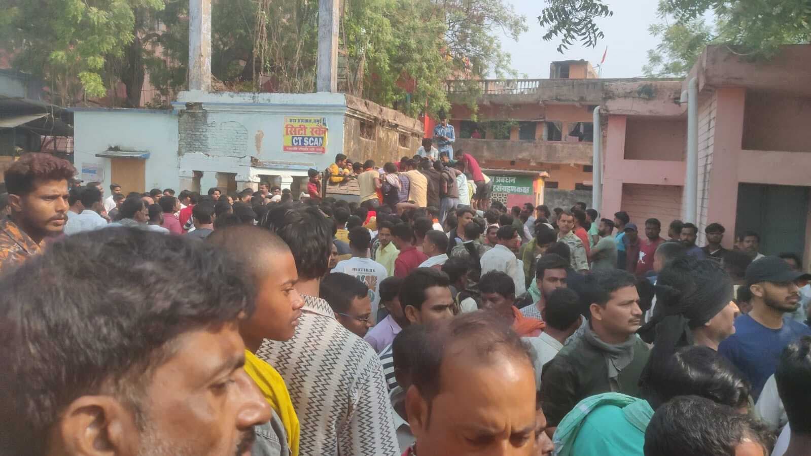 तीन दोस्तों की एक साथ उठी अर्थी