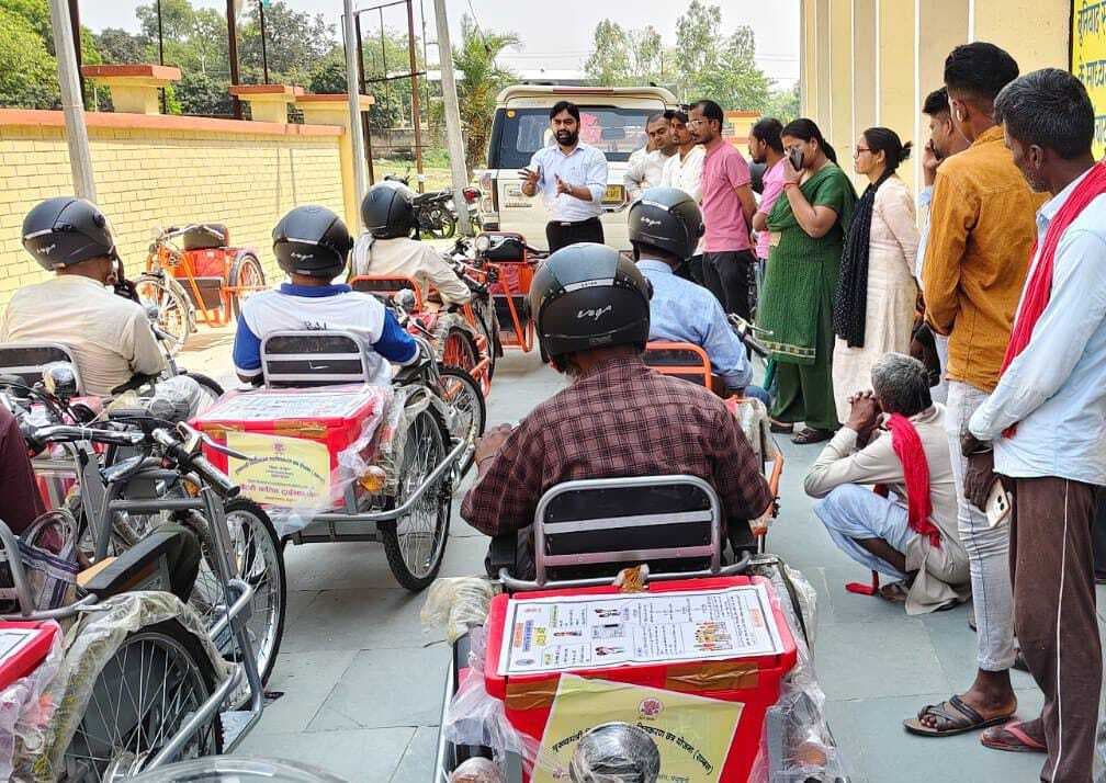 Madhubani News : 14 दिव्यांग लाभुकों दी गयी बैटरी चालित ट्राइसाइकिल