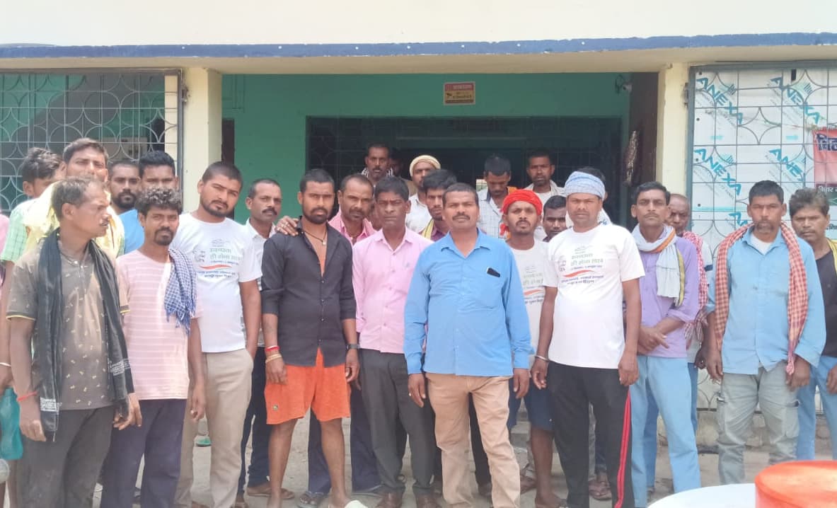 कल हिसुआ नप के सफाइकर्मी काला पट्टी बांधकर करेंगे विरोध