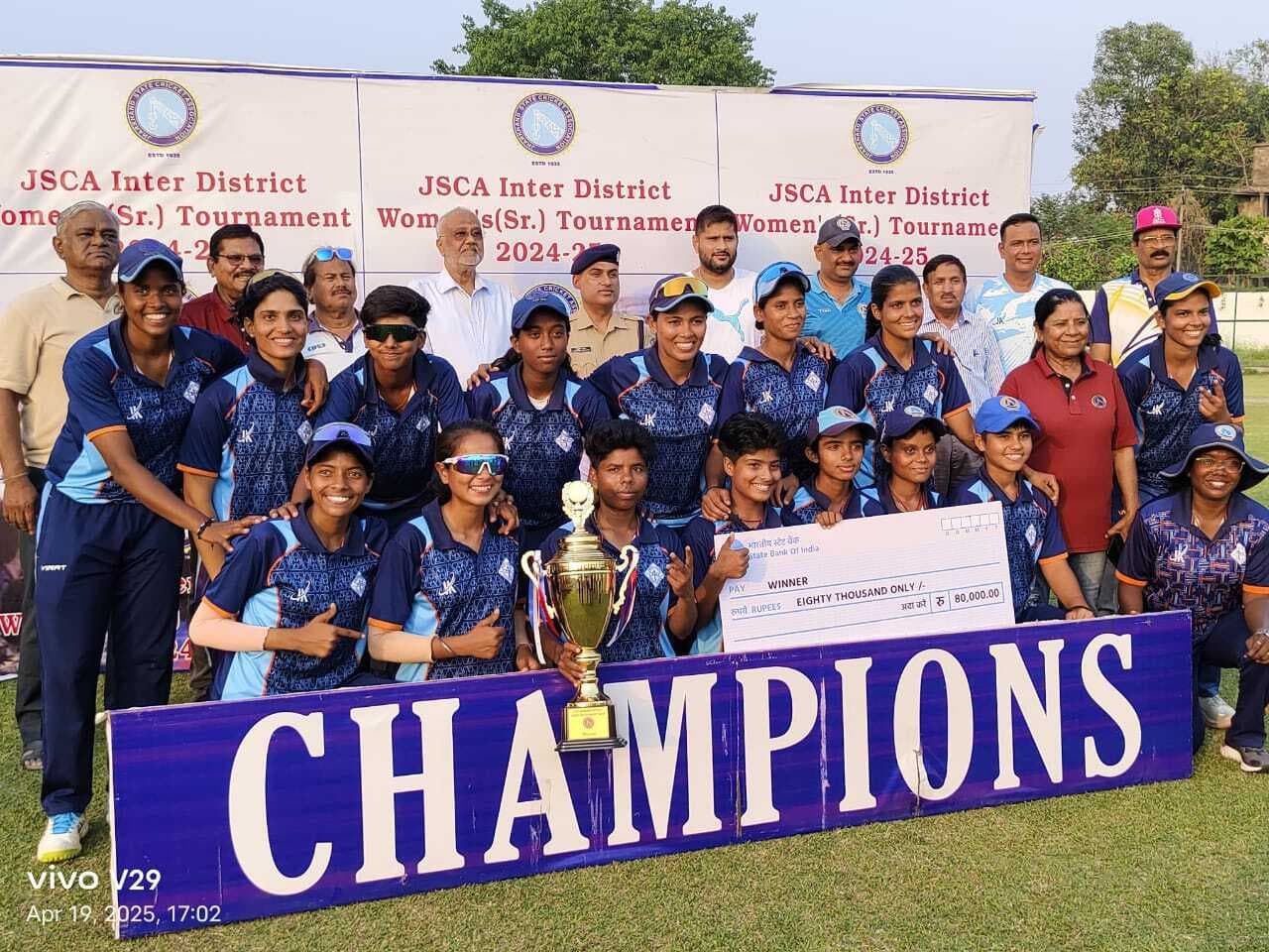 Chaibasa News : कप्तान प्रिया की शतकीय पारी से रांची चैंपियन